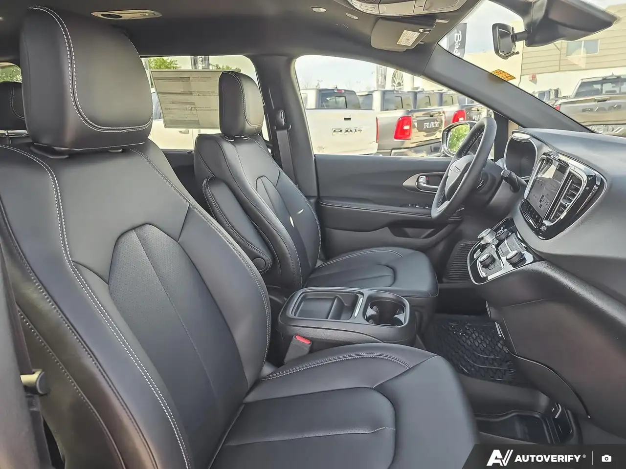 Chrysler Grand Caravan photo Chrysler Grand Caravan