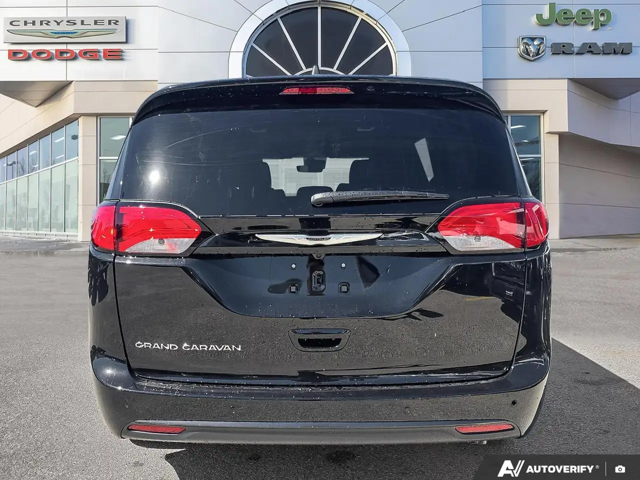 Chrysler Grand Caravan снимка Chrysler Grand Caravan