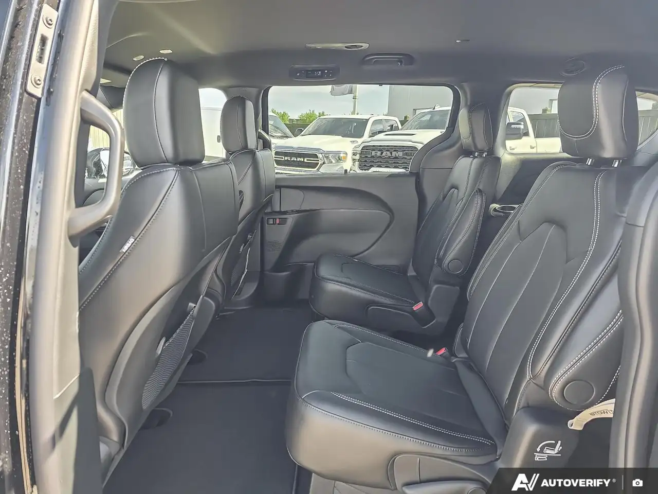 Chrysler Grand Caravan photo Chrysler Grand Caravan