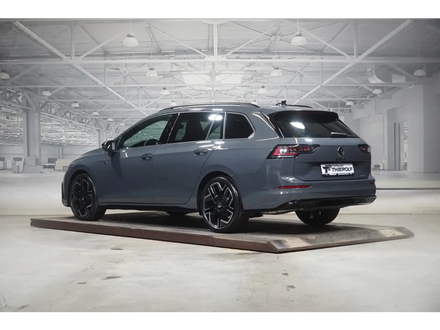 Volkswagen Golf Variant R-Line 1.5 eTSI AHK IQ.Light 3-Zonen Grau - 2