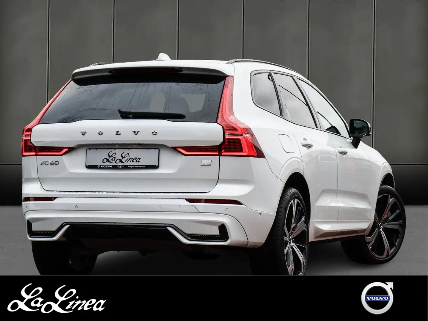 Volvo XC60 T6 Plus Dark Recharge Plug-In Hybrid AWD Weiß - 2
