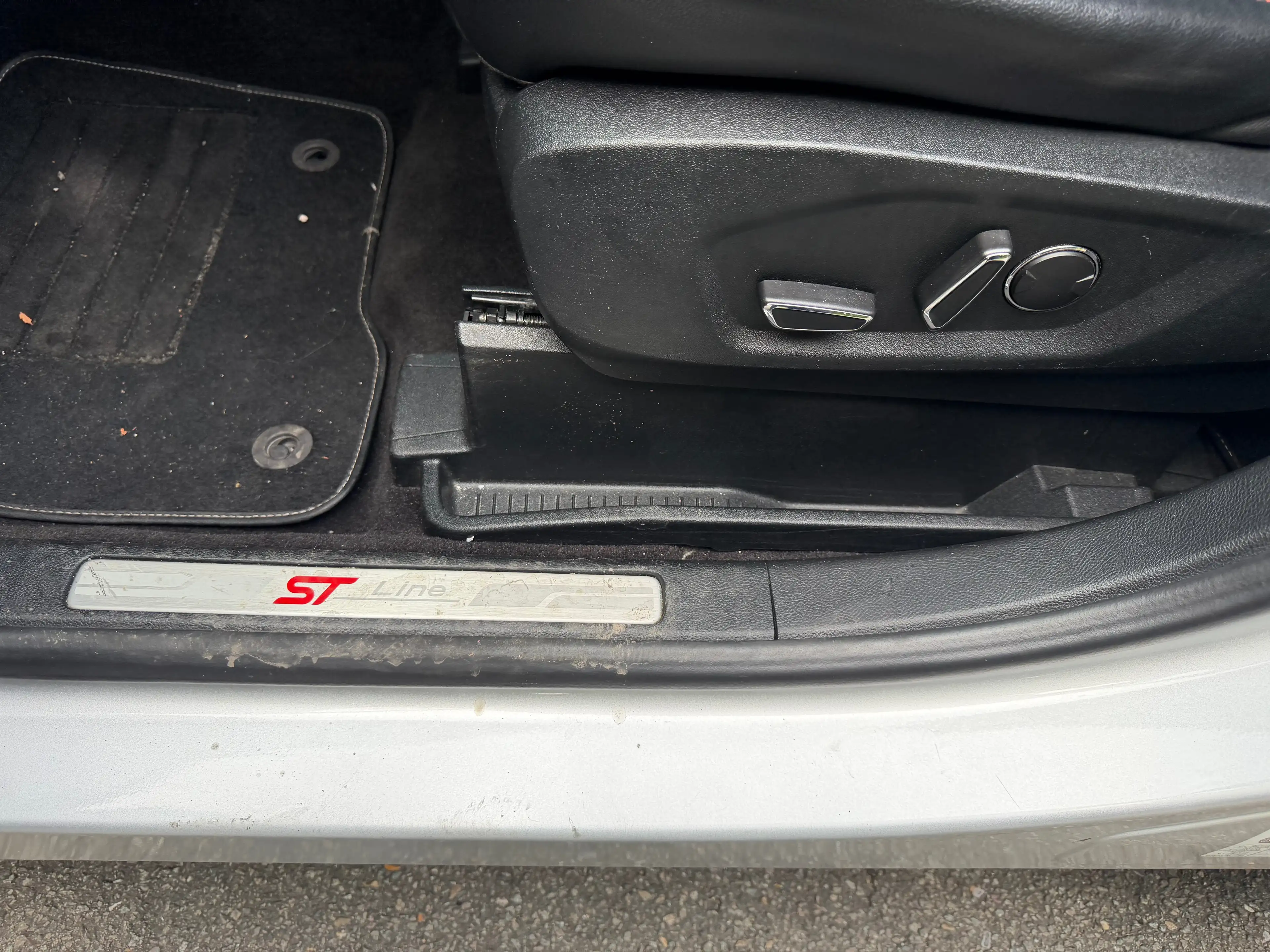 Ford Edge Edge 2.0 TDCi EcoBlue AWD ST-Line — photo 13