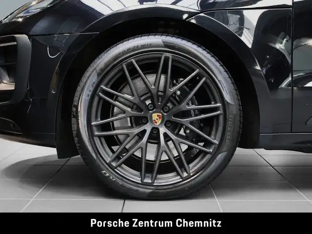 Porsche Macan view 6