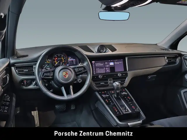 Porsche Macan view 7
