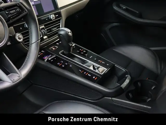 Porsche Macan view 14