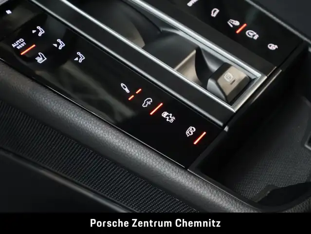 Porsche Macan view 15