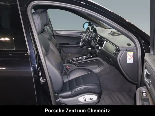 Porsche Macan view 13