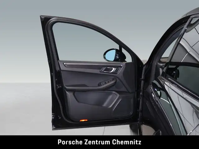 Porsche Macan view 10