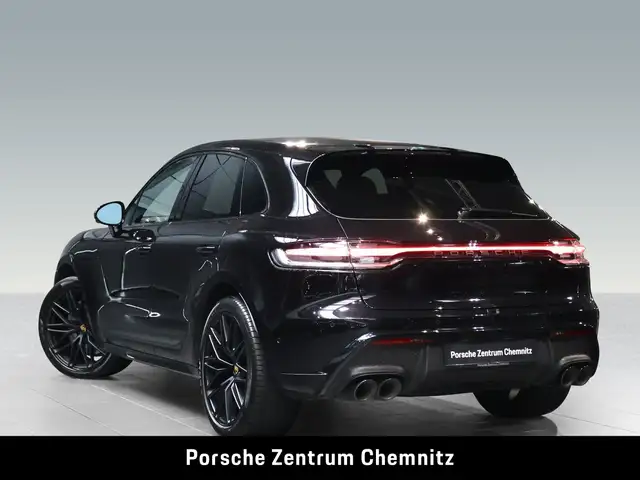 Porsche Macan view 3