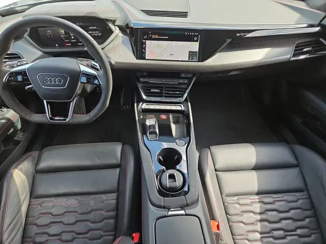 Audi e-tron GT view 8