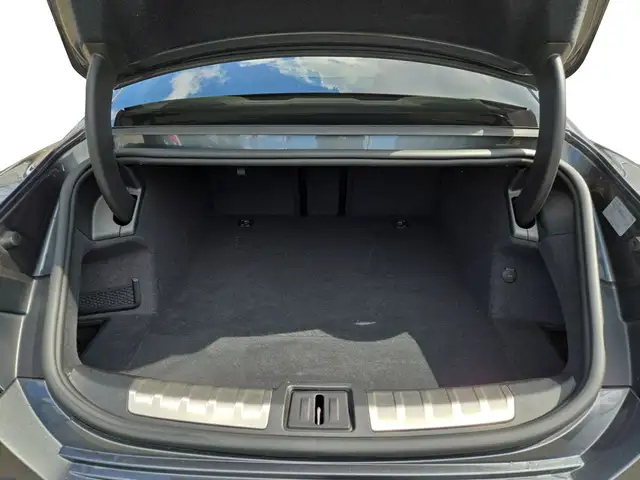 Audi e-tron GT view 14