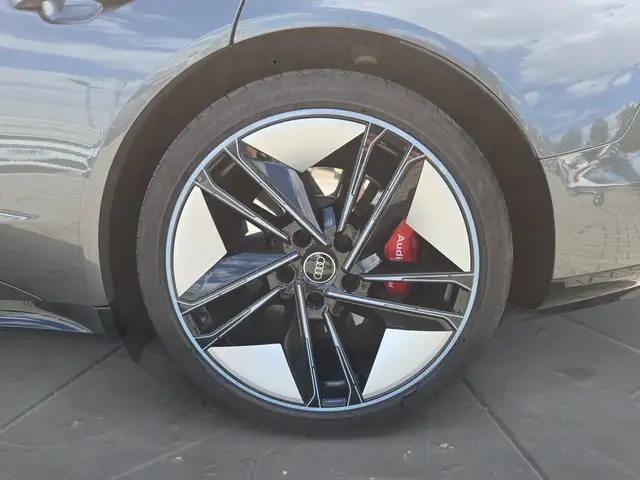 Audi e-tron GT view 15