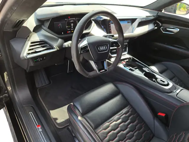 Audi e-tron GT view 4