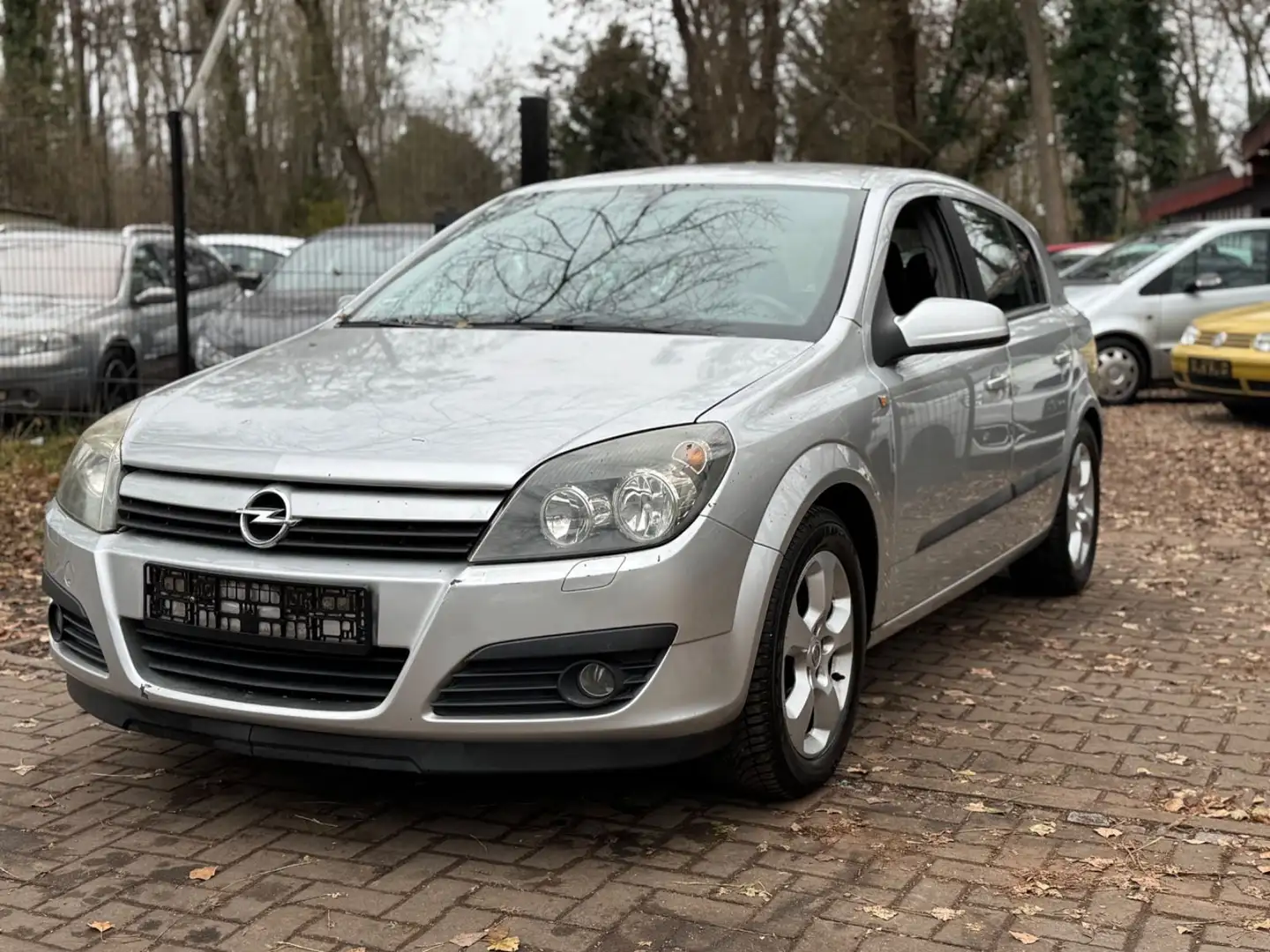 Opel Astra 1.6 Tüv & Service Neu Klima PDC Navigation Silber - 1