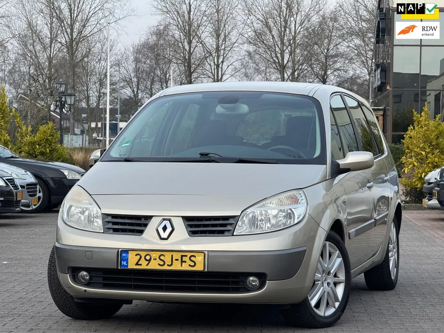 Renault Grand Scenic 2.0-16V Privilège Luxe | Automaat | Trekhaak | Par Beige - 1