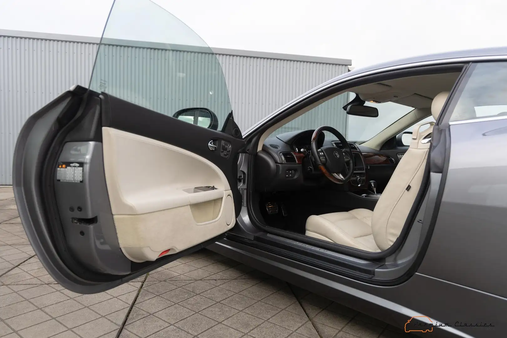 Jaguar XKR 4.2 V8 Coupé Supercharged | 88.000KM | Swiss Deliv Grijs - 2