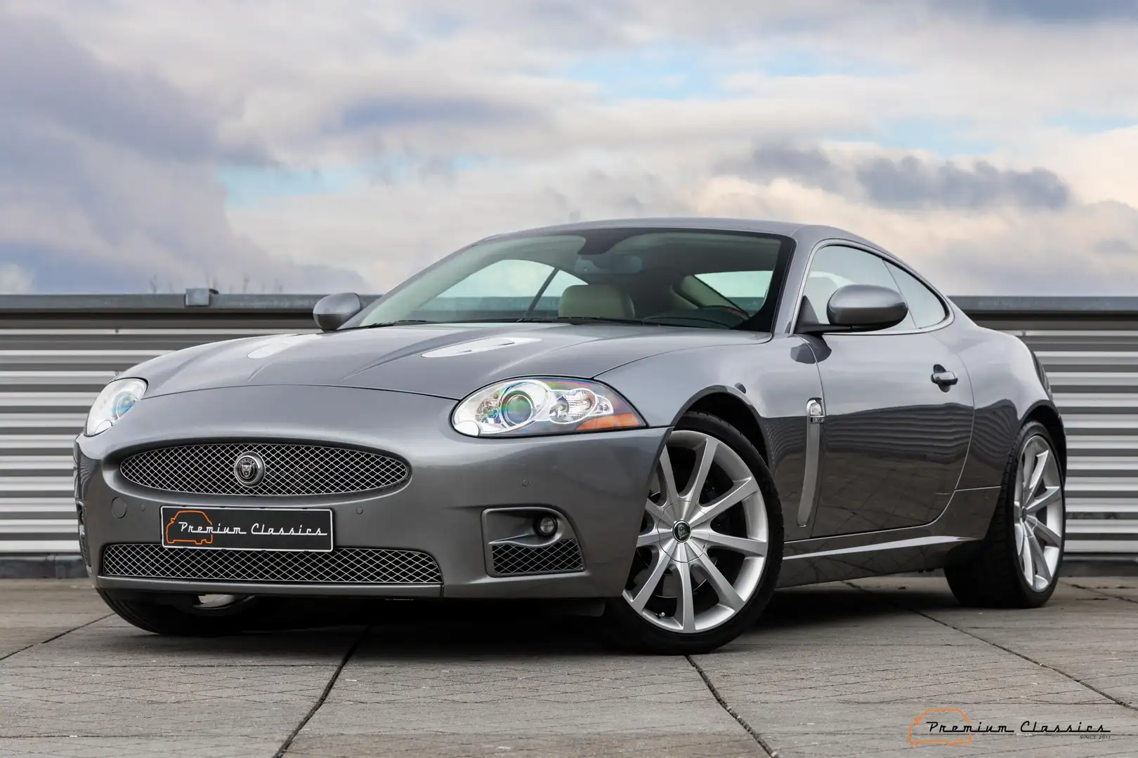 Jaguar XKR 4.2 V8 Coupé Supercharged | 88.000KM | Swiss Deliv Grijs - 1