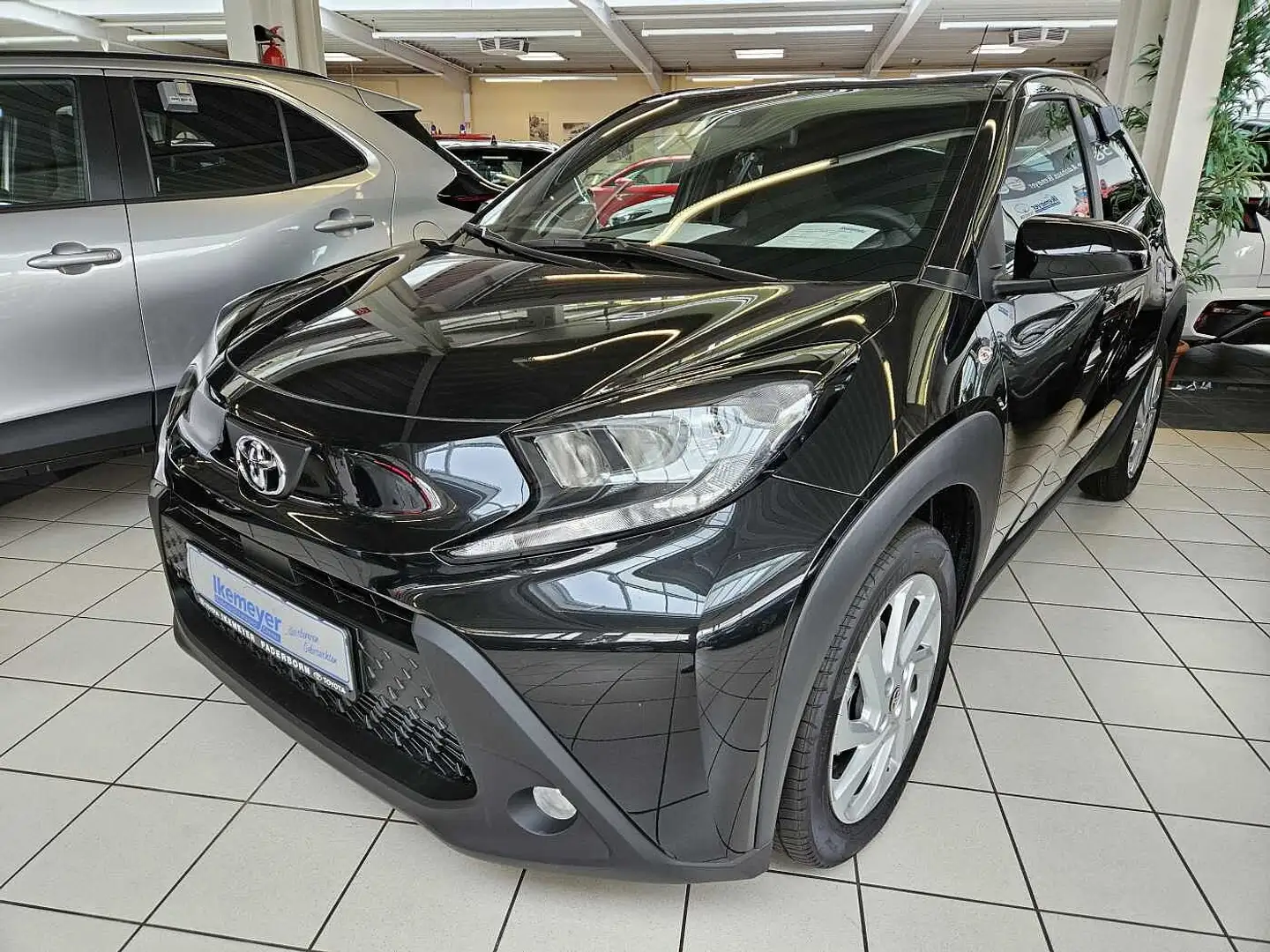 Toyota Aygo X Play Design-Paket Alufelgen Klima Rückfahrkamera Negro - 1