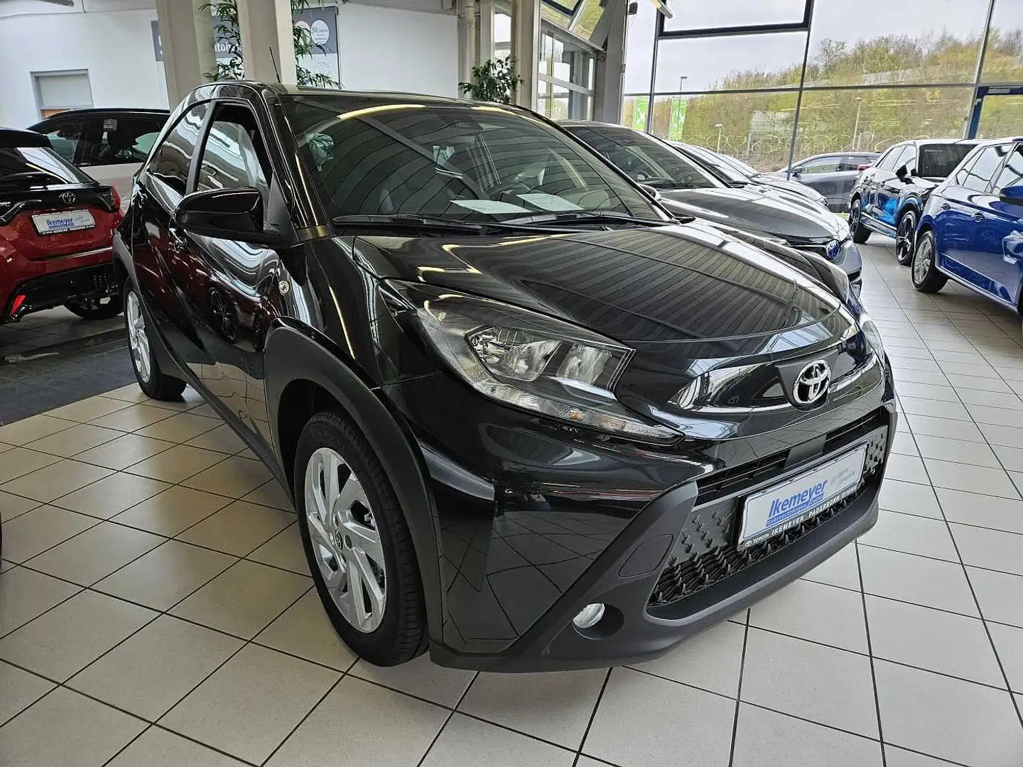 Toyota Aygo X Play Design-Paket Alufelgen Klima Rückfahrkamera Negro - 2