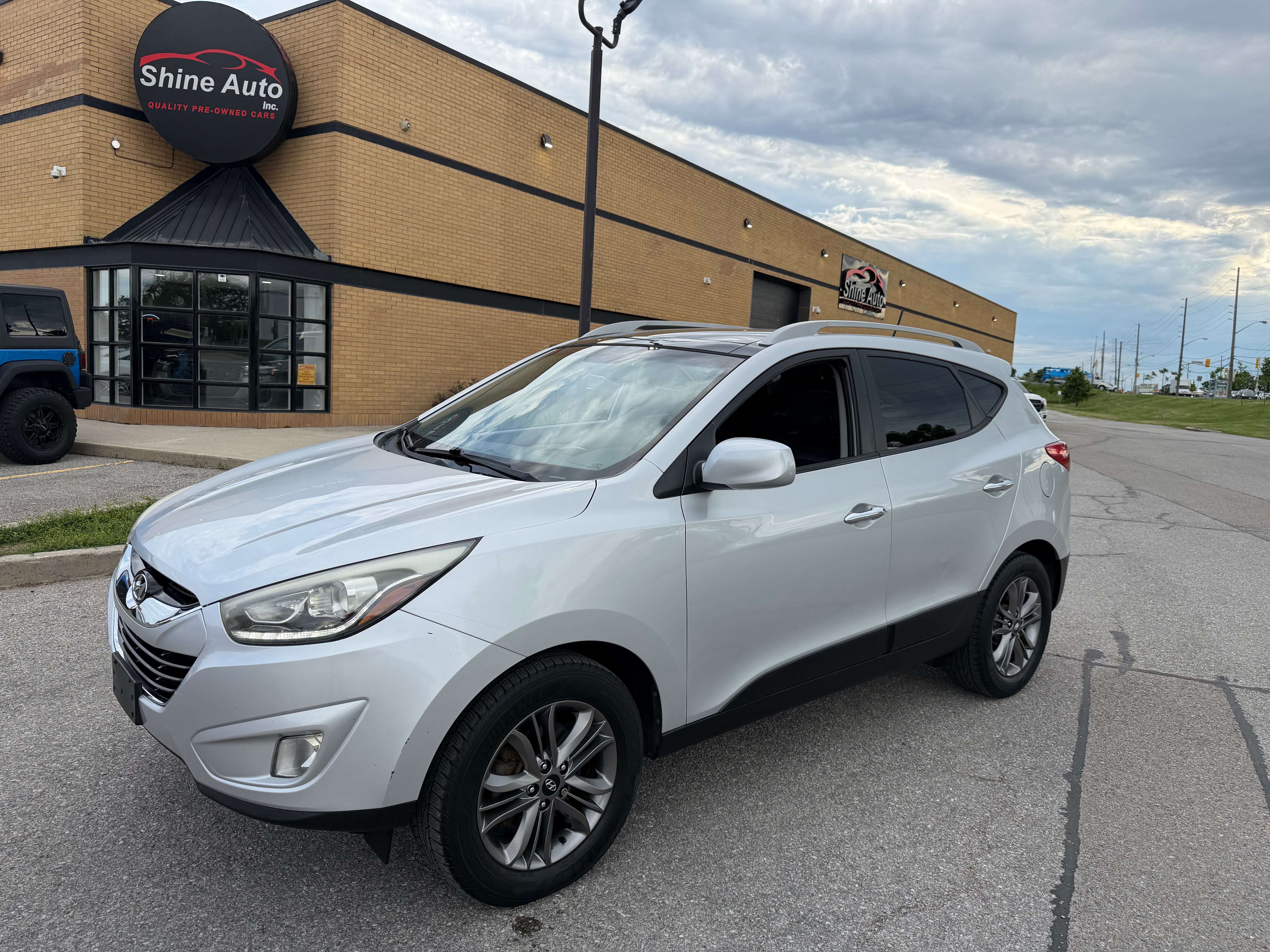 Gray 2015 Hyundai Tucson GLS FWD SUV / Crossover Front-Wheel Drive Automatic