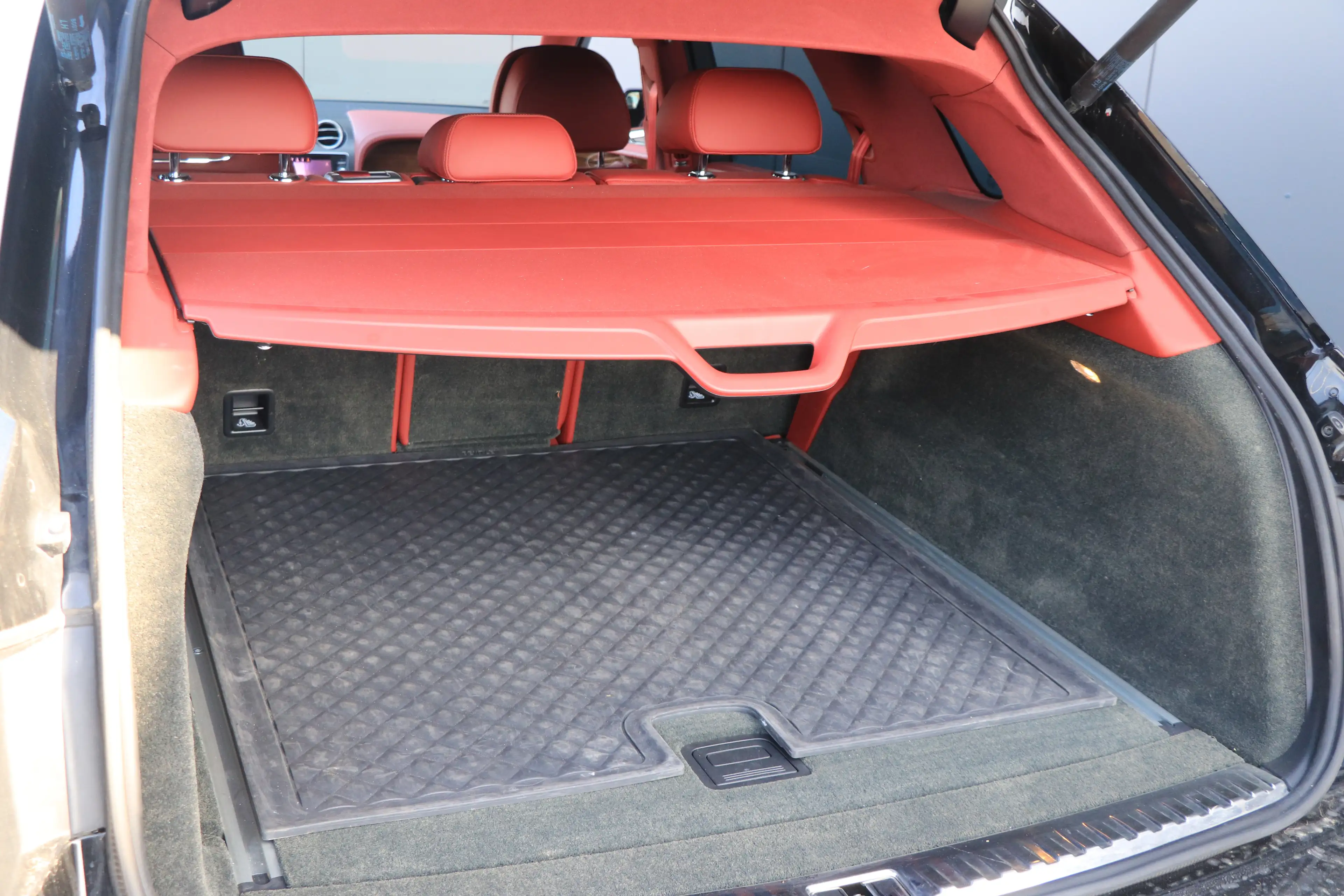 Bentley Bentayga Diesel Panorama Massage Dynamic Ride — photo 13