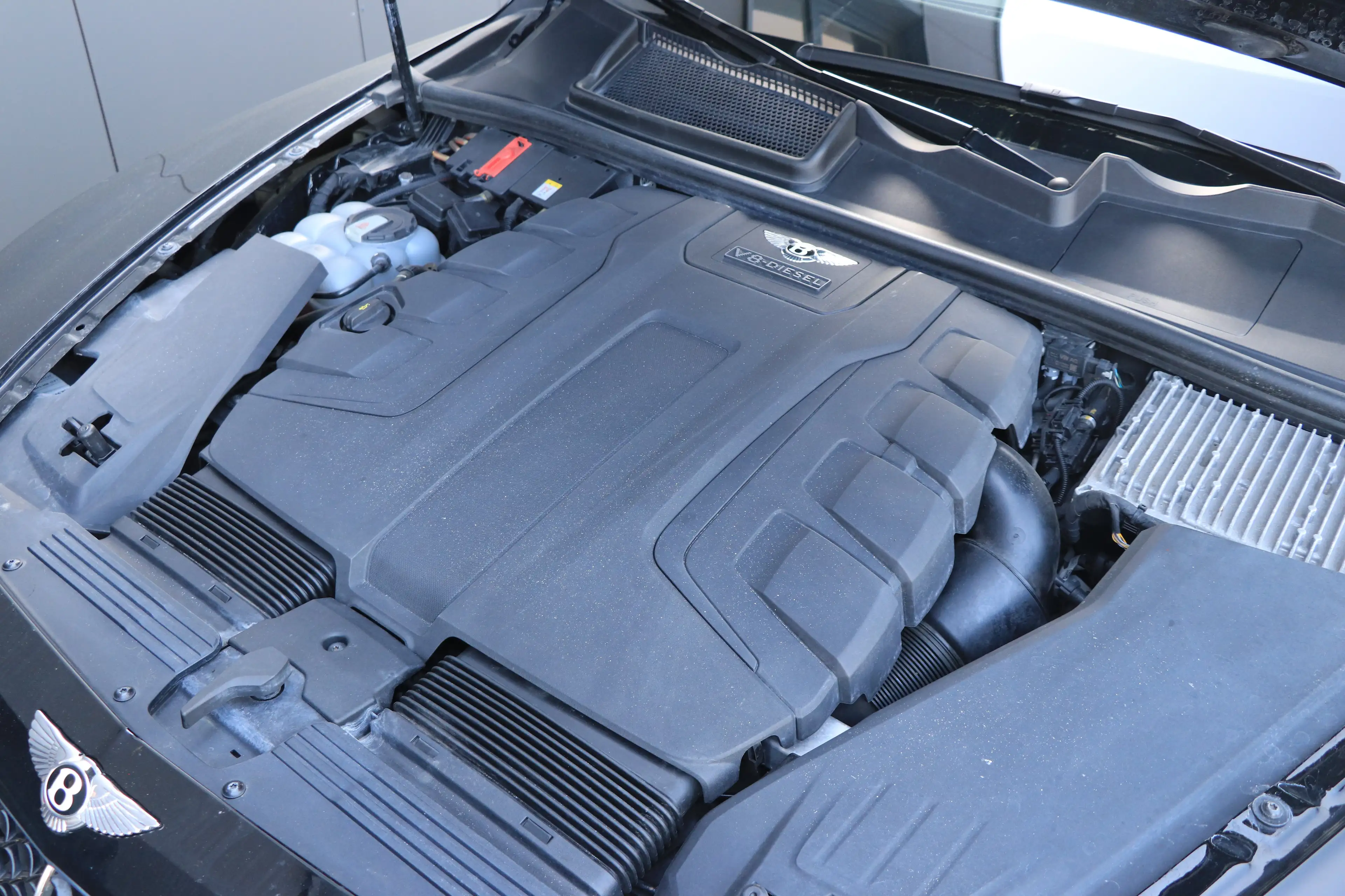 Bentley Bentayga Diesel Panorama Massage Dynamic Ride — photo 7