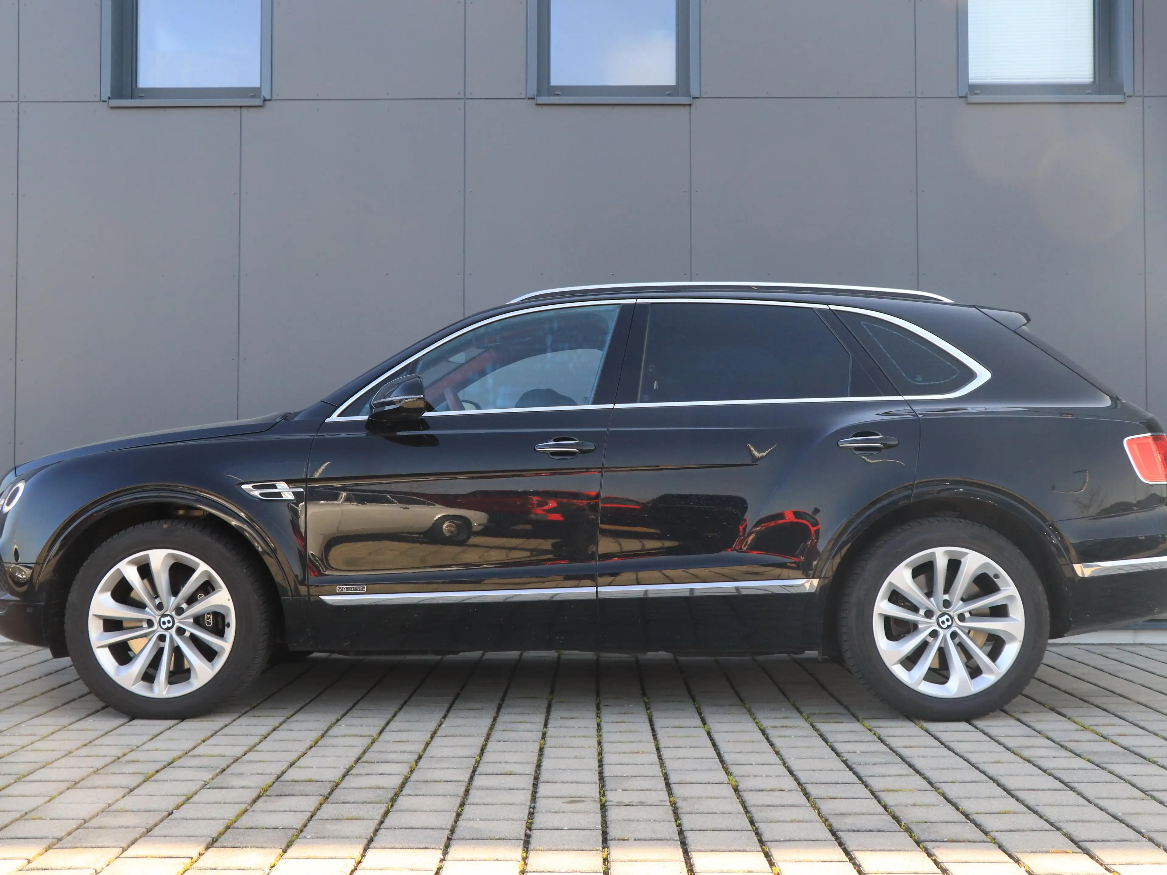 Bentley Bentayga Diesel Panorama Massage Dynamic Ride — photo 4