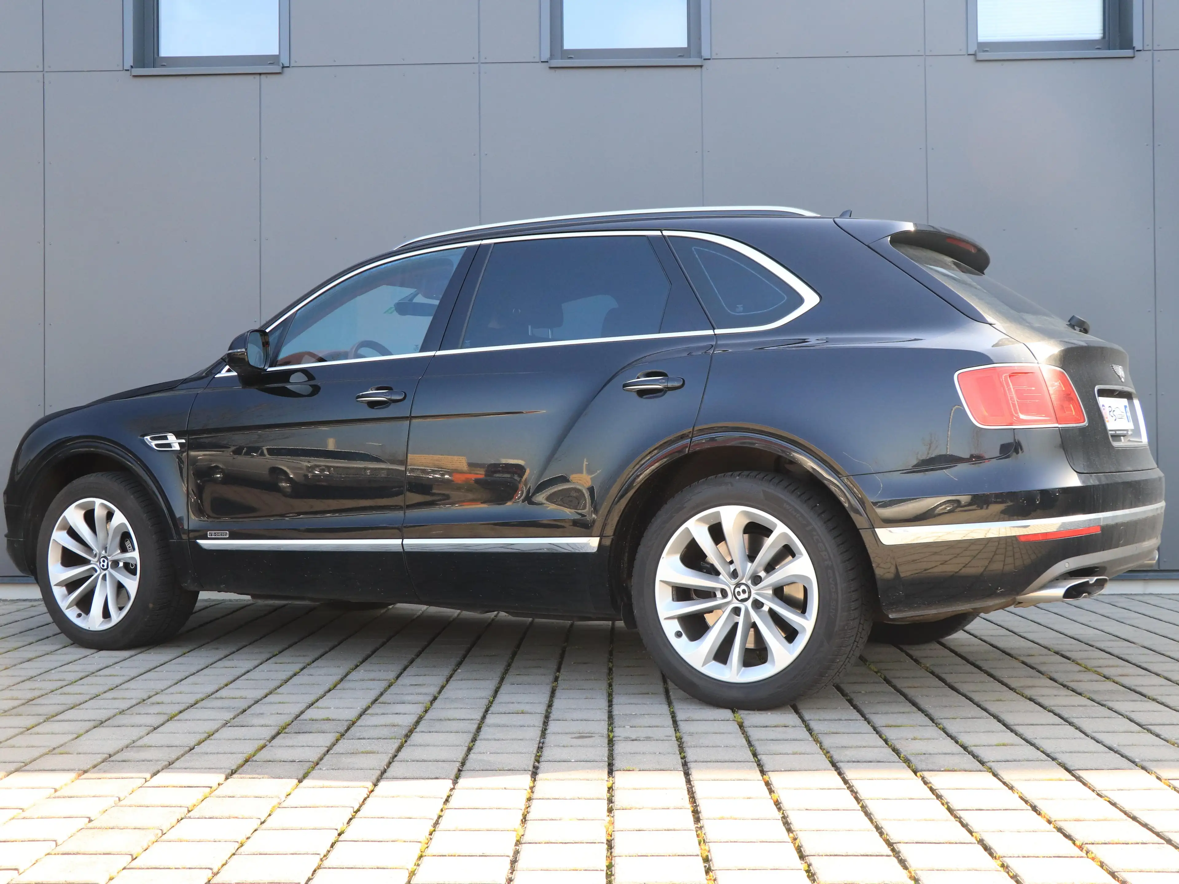 Bentley Bentayga Diesel Panorama Massage Dynamic Ride — photo 5