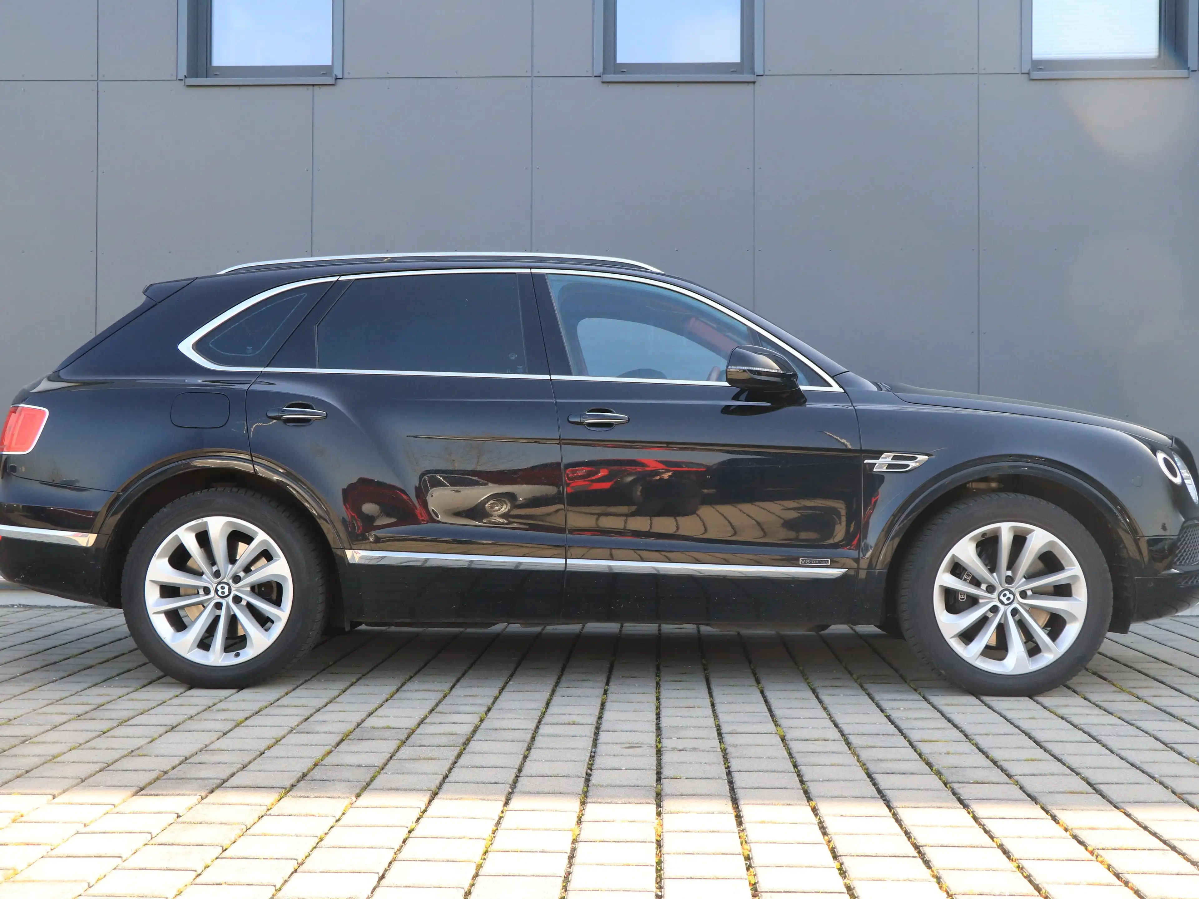 Bentley Bentayga Diesel Panorama Massage Dynamic Ride — photo 2