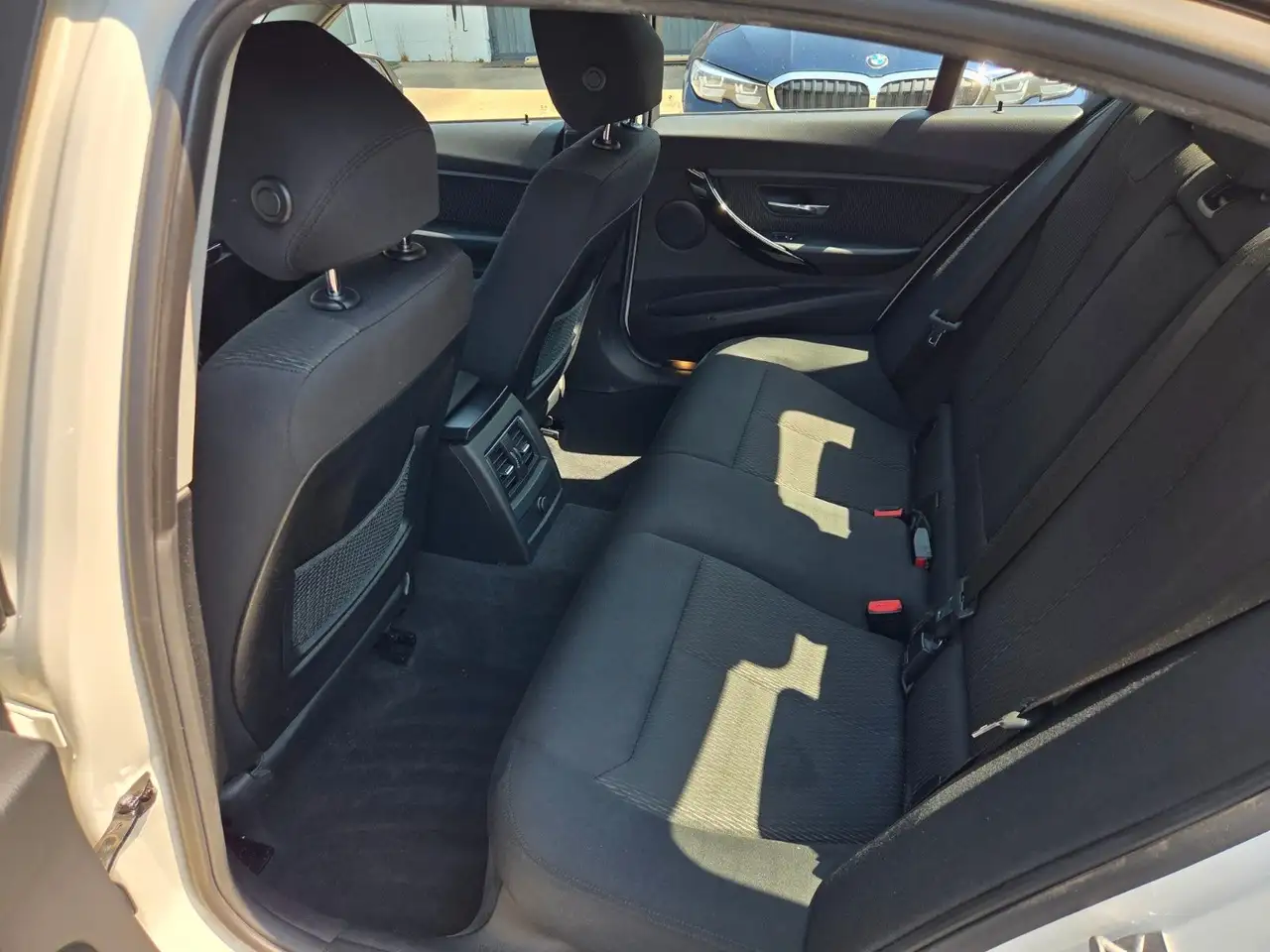 2018 BMW 318 d Limousine ~ LED ~ Navi ~ PDC, photograph 11