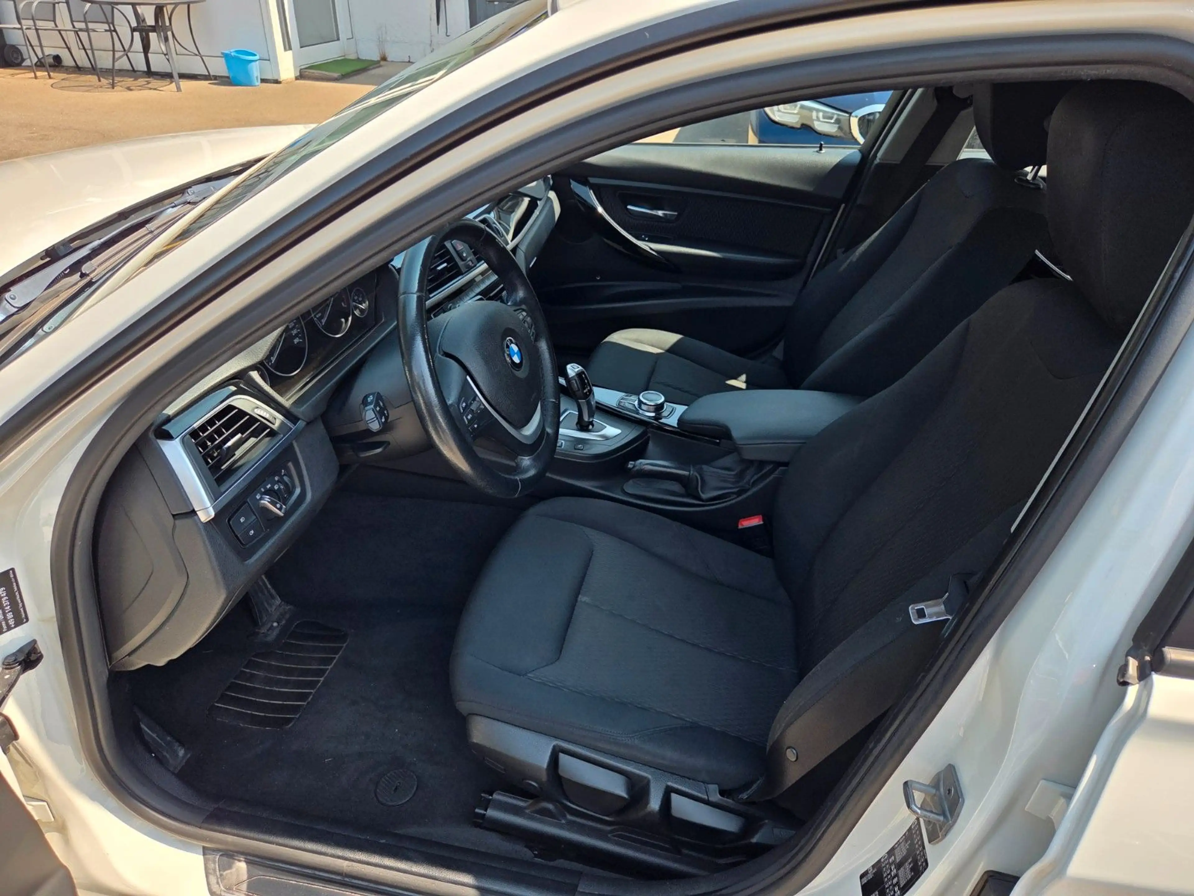 BMW 318 d Limousine ~ LED ~ Navi ~ PDC — photo 10