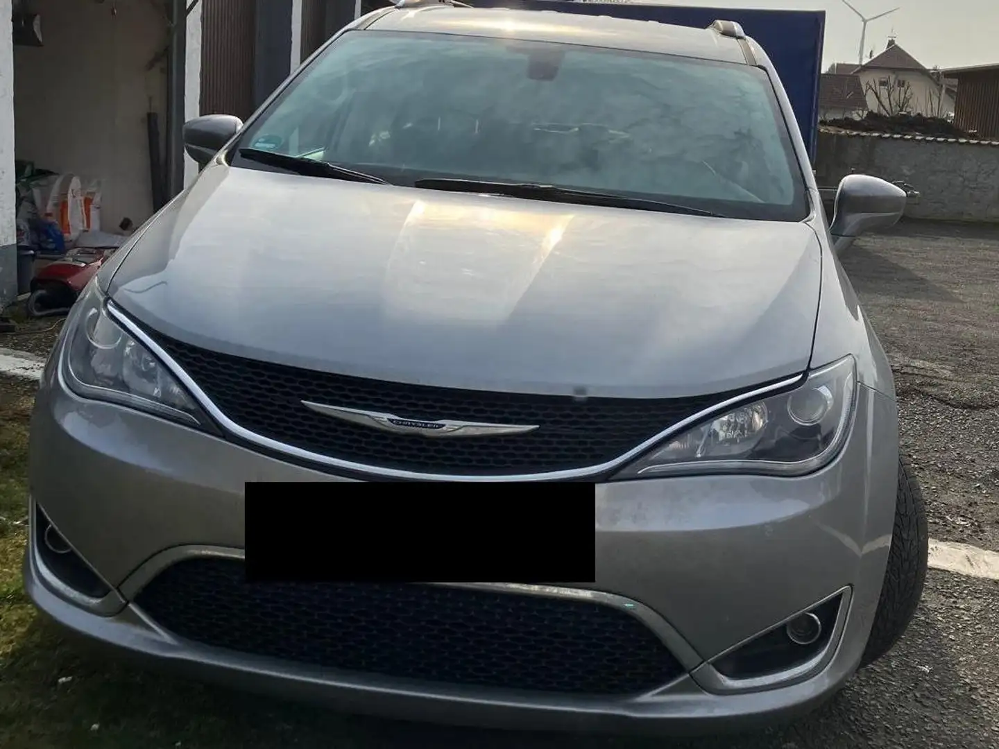 Chrysler Pacifica Silber - 2