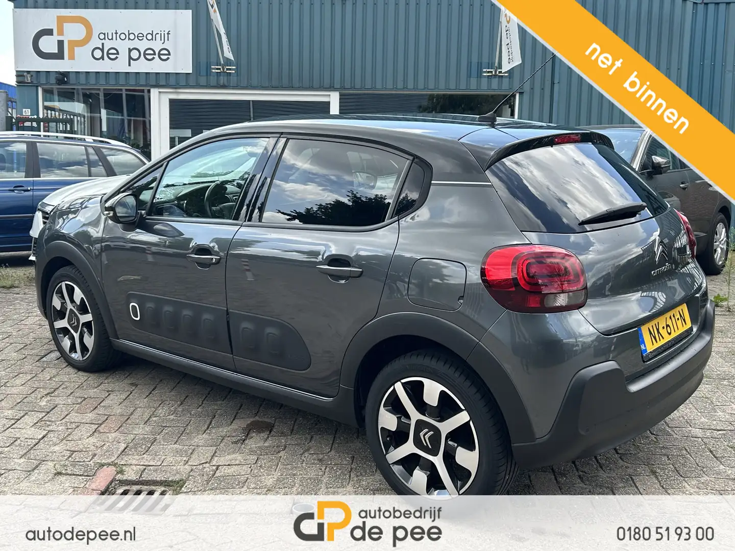 Citroen C3 1.2 PureTech Shine GARANTIE/CLIMA/CARPLAY/NAVI/CAM Grijs - 2