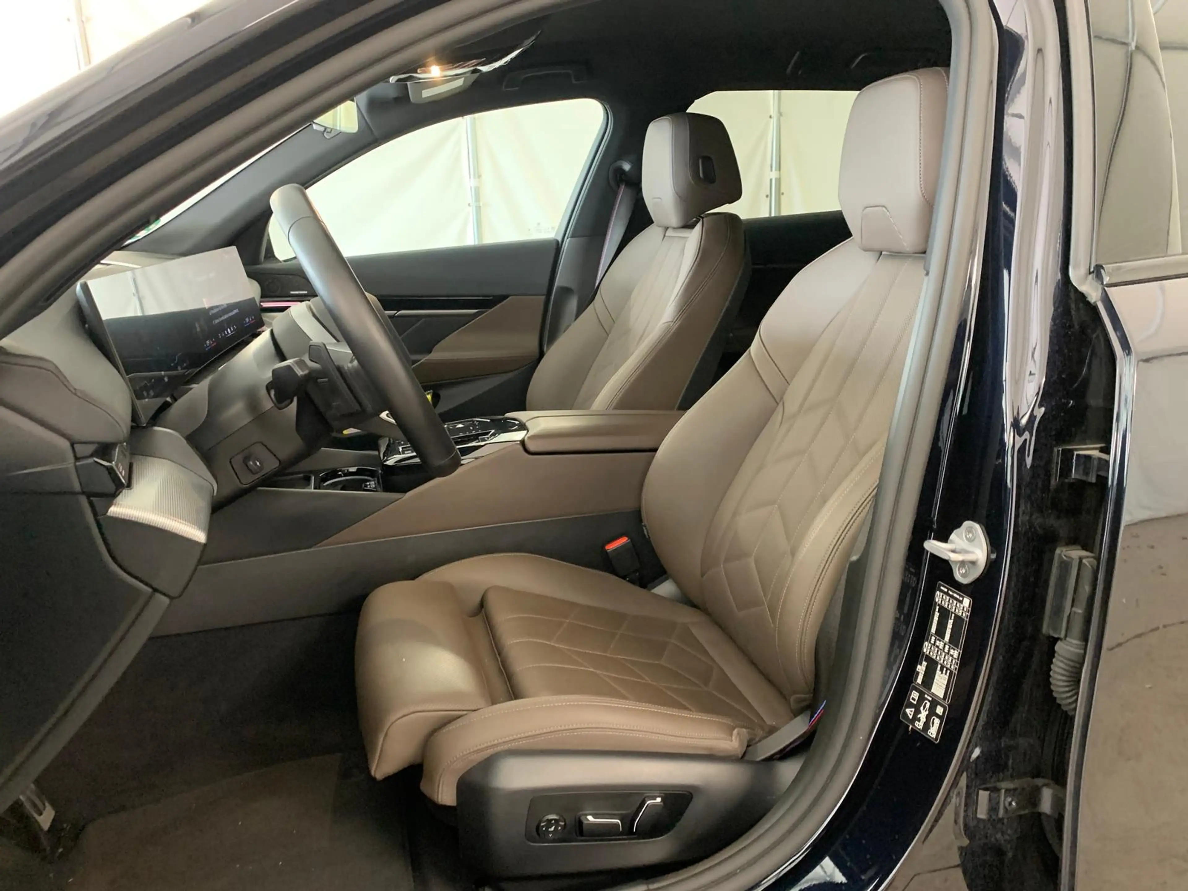 BMW 540 d xDr M Sport Pro InnoP 21" Sitzklima DrivPr — photo 6