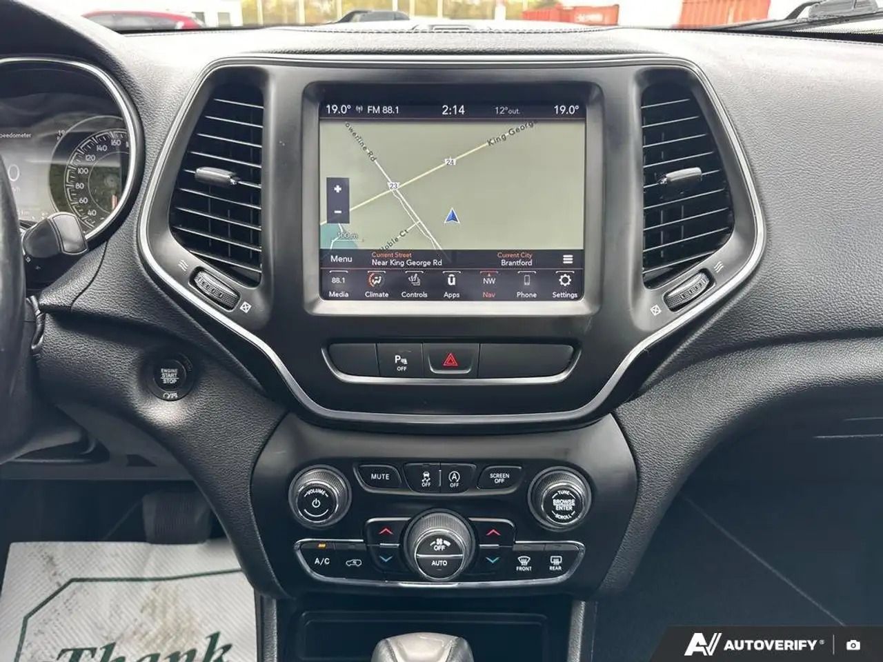 Jeep Cherokee снимка Jeep Cherokee