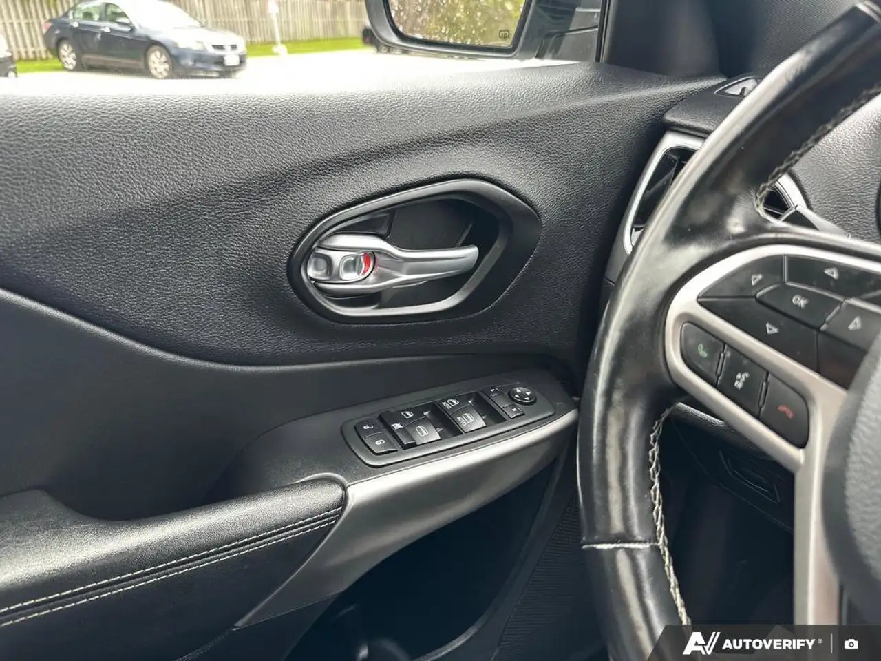 Jeep Cherokee снимка Jeep Cherokee