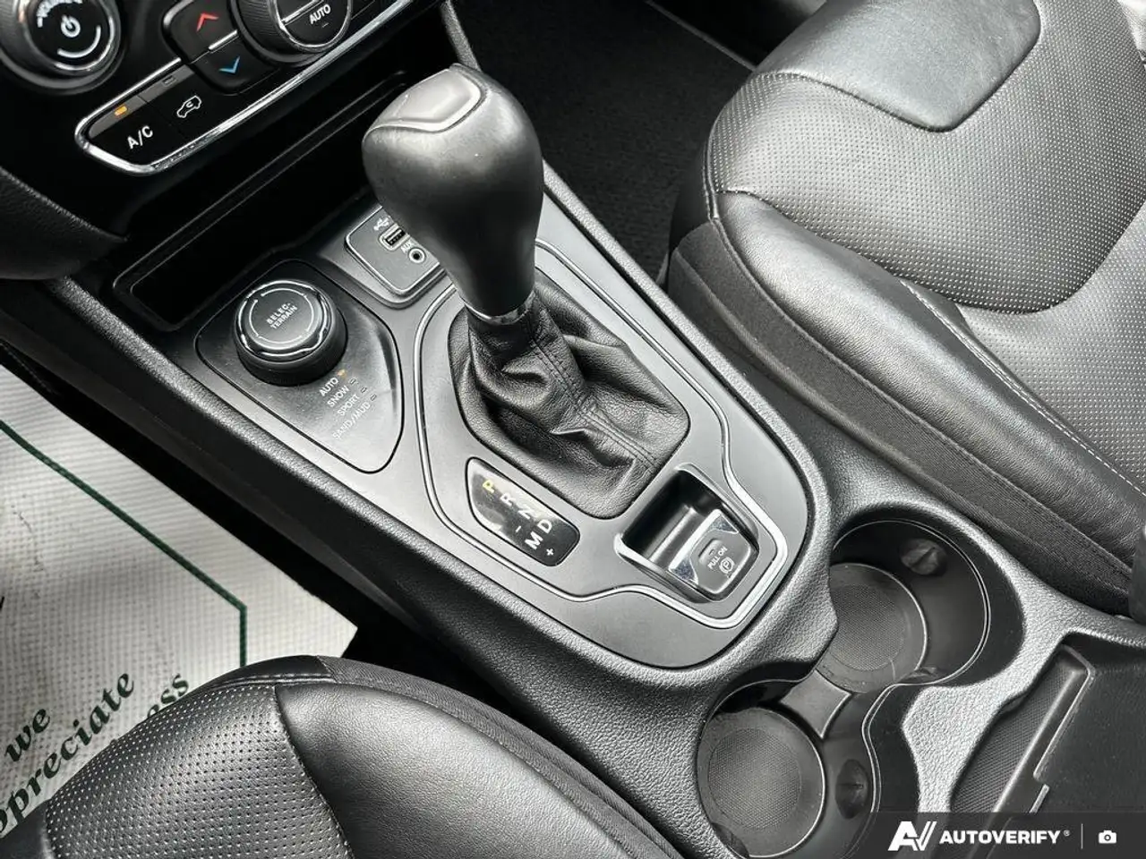 Jeep Cherokee снимка Jeep Cherokee