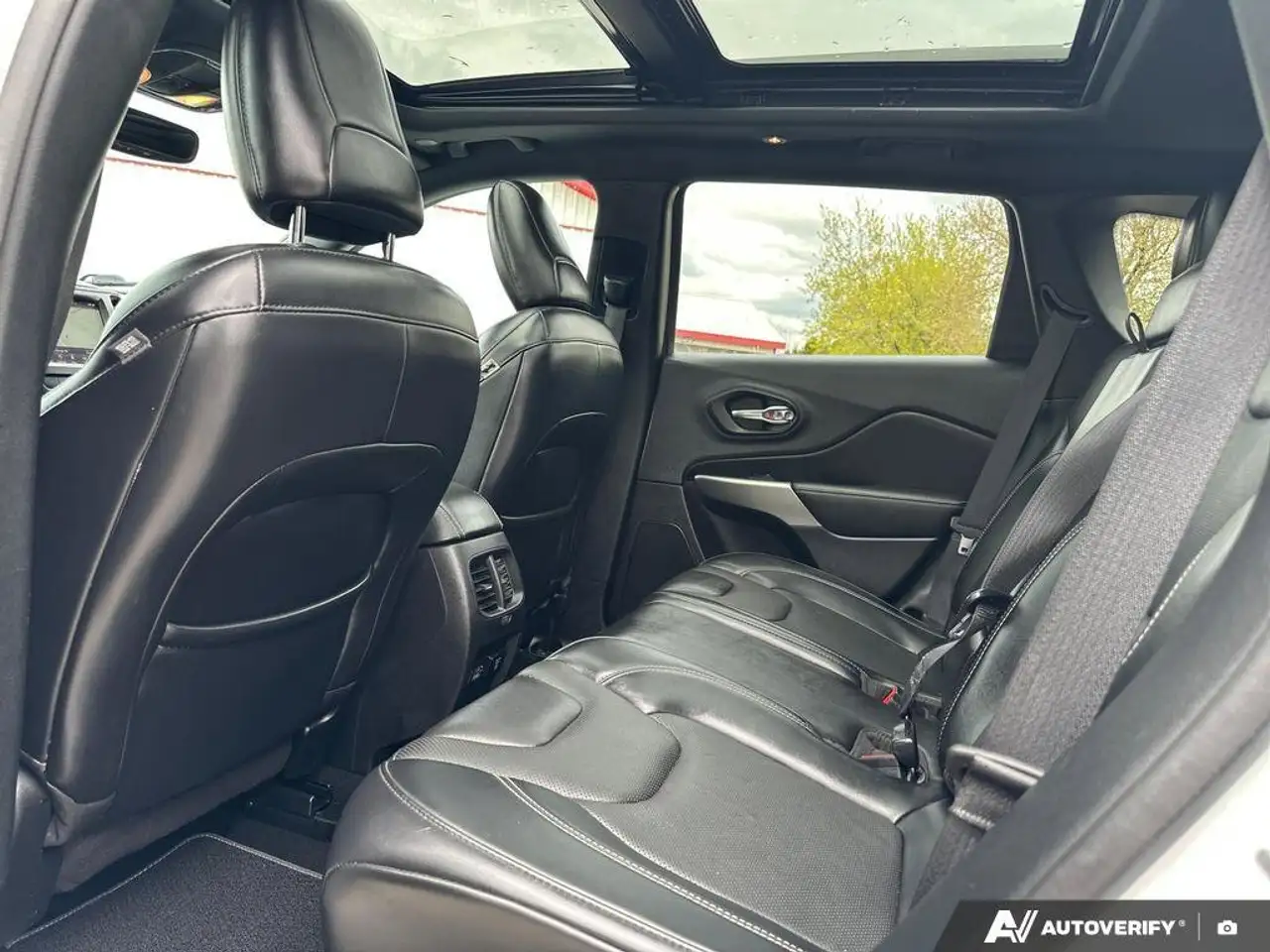 Jeep Cherokee снимка Jeep Cherokee