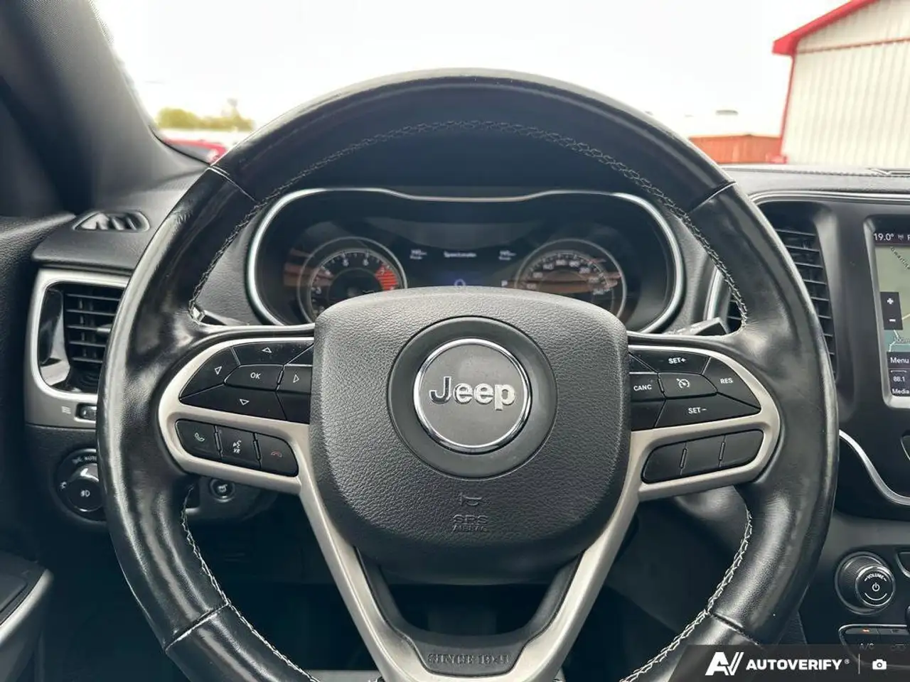 Jeep Cherokee снимка Jeep Cherokee