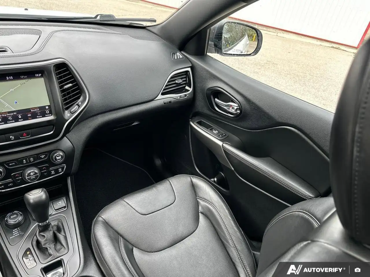 Jeep Cherokee снимка Jeep Cherokee