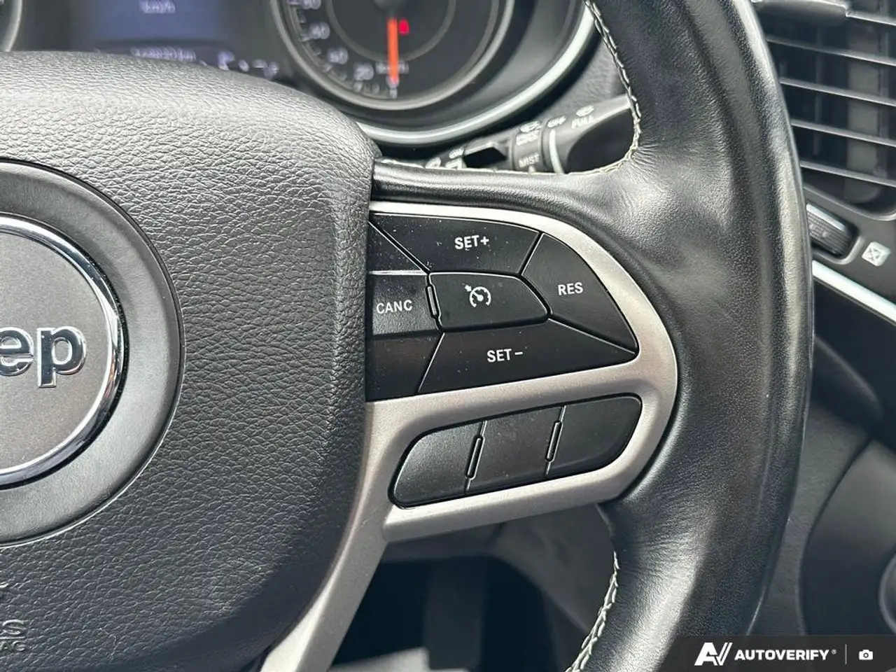 Jeep Cherokee снимка Jeep Cherokee