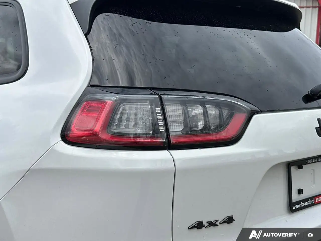 Jeep Cherokee снимка Jeep Cherokee