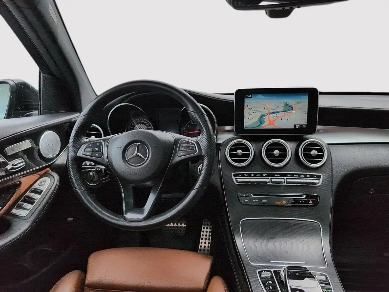 Mercedes-Benz GLC снимка Mercedes-Benz GLC