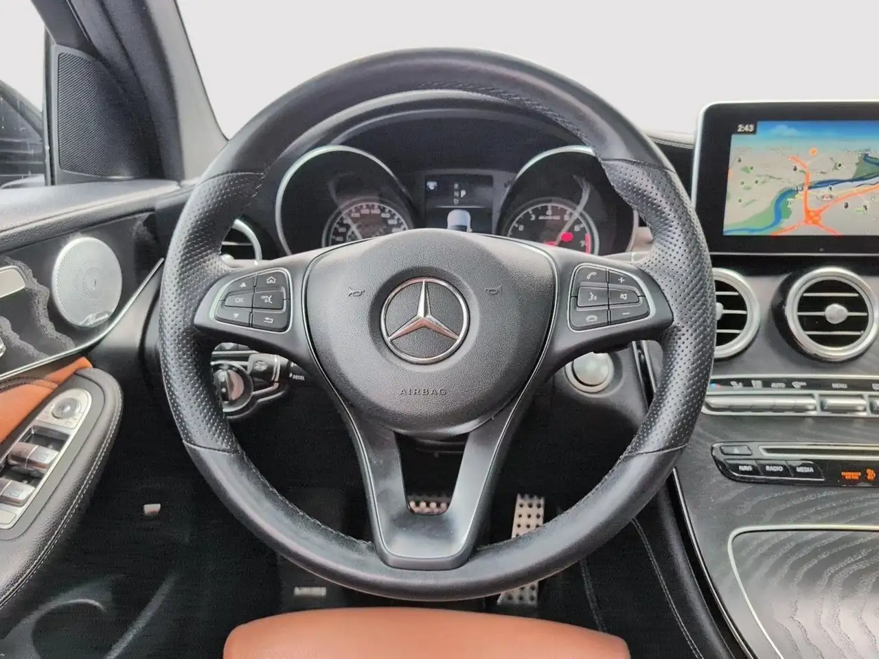 Mercedes-Benz GLC снимка Mercedes-Benz GLC