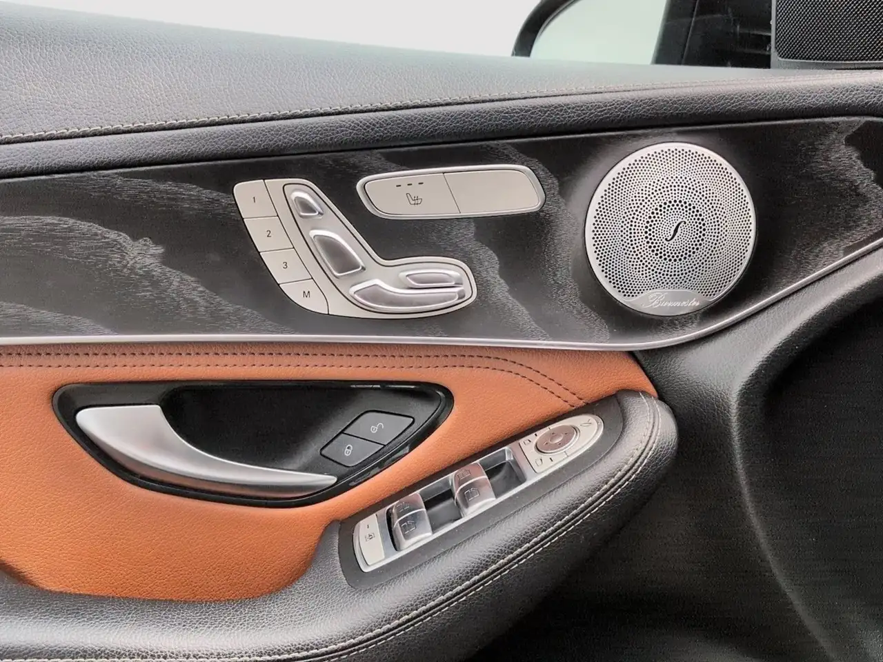 Mercedes-Benz GLC снимка Mercedes-Benz GLC