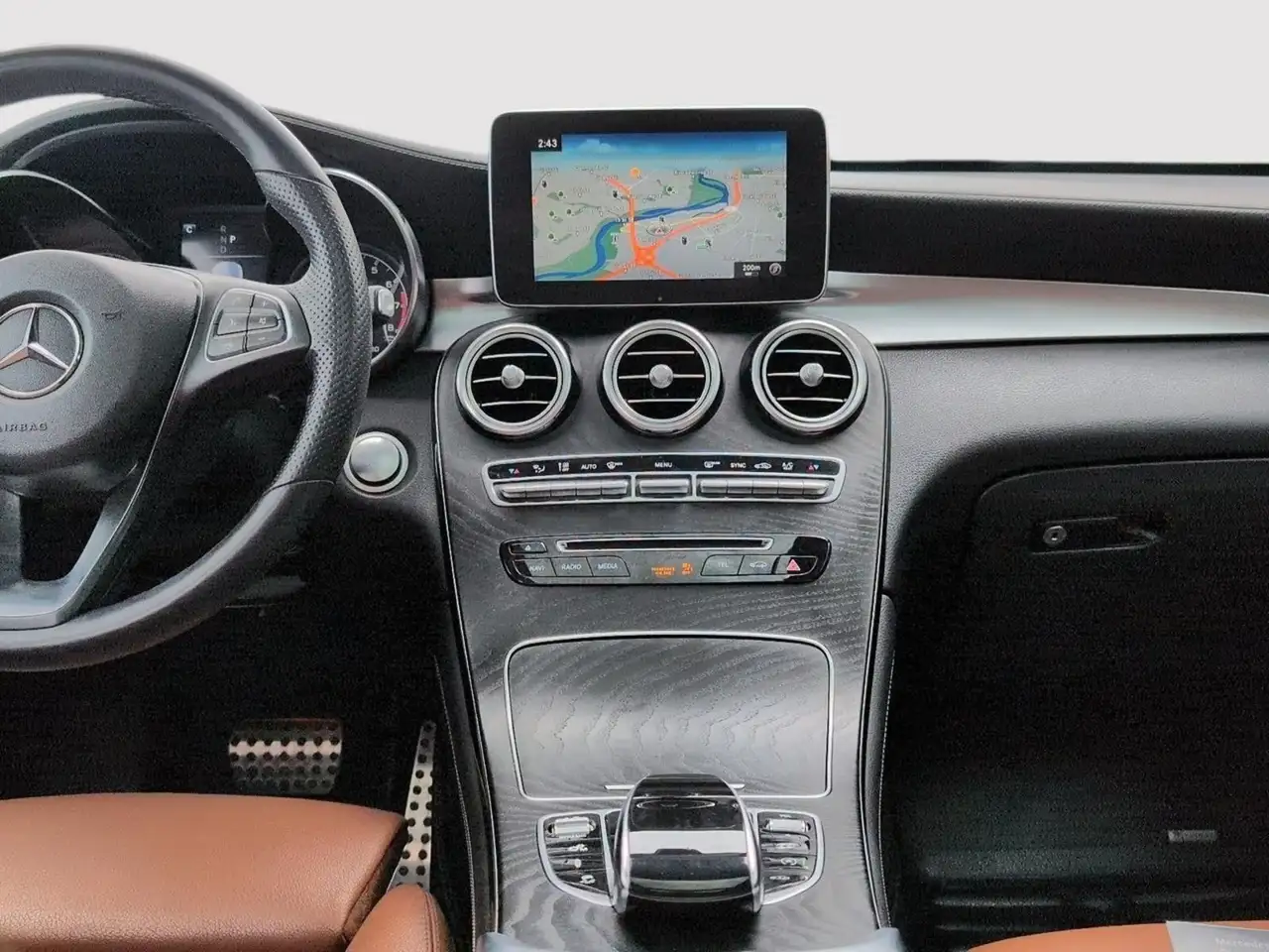 Mercedes-Benz GLC снимка Mercedes-Benz GLC
