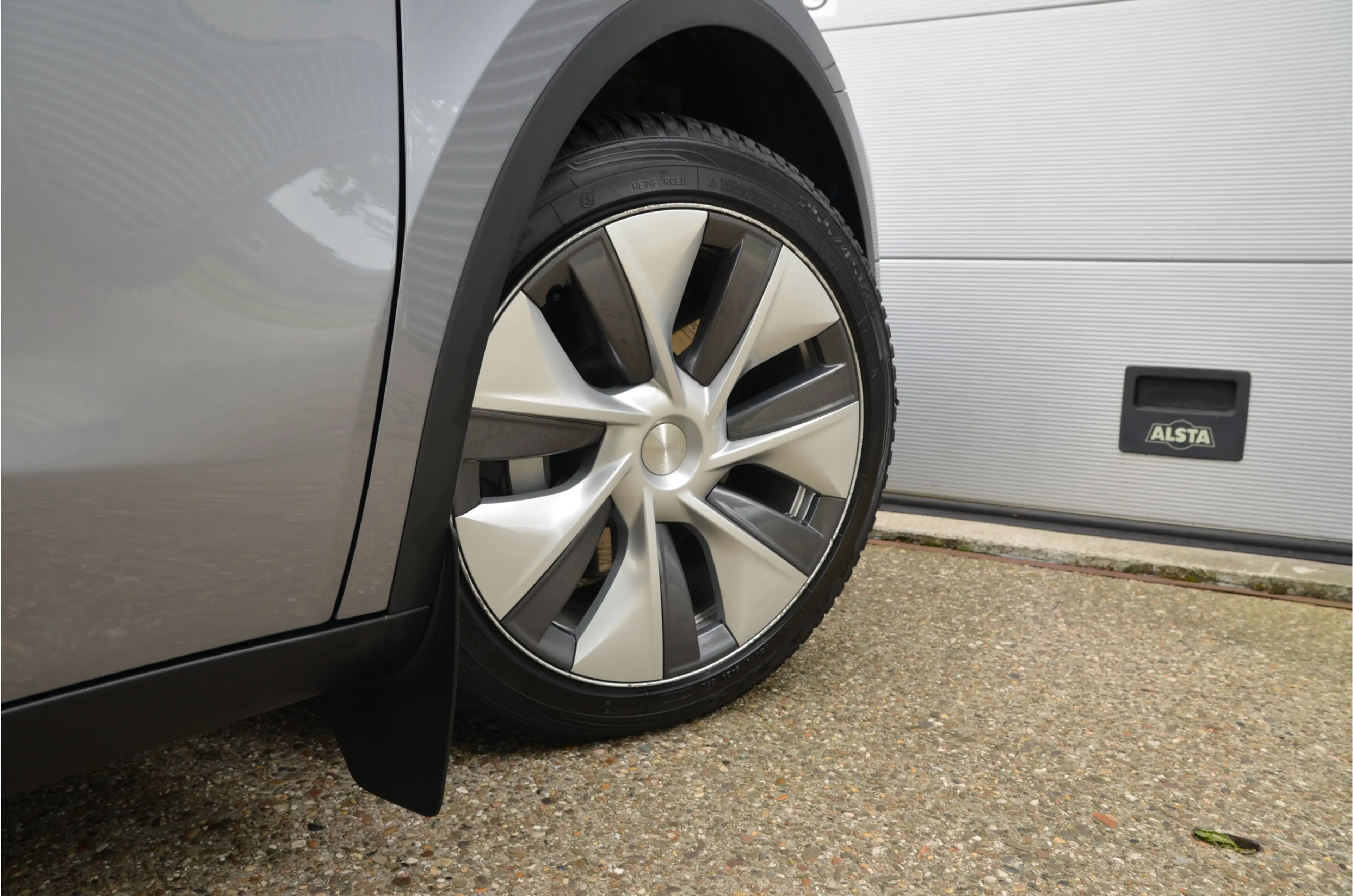 Tesla Model Y Long Range AWD 75 kWh AutoPilot3.0 Ryzen — photo 6