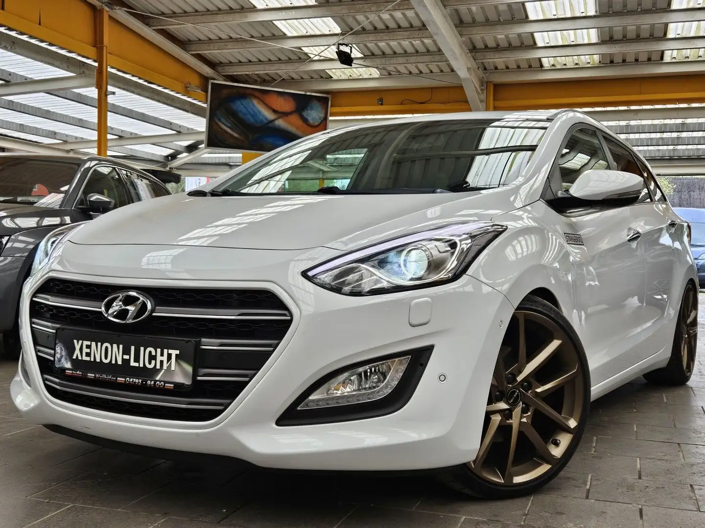 Hyundai i30 I30 CW Premium Sport CRDi Autom. Navi Xenon 19" Fehér - 1