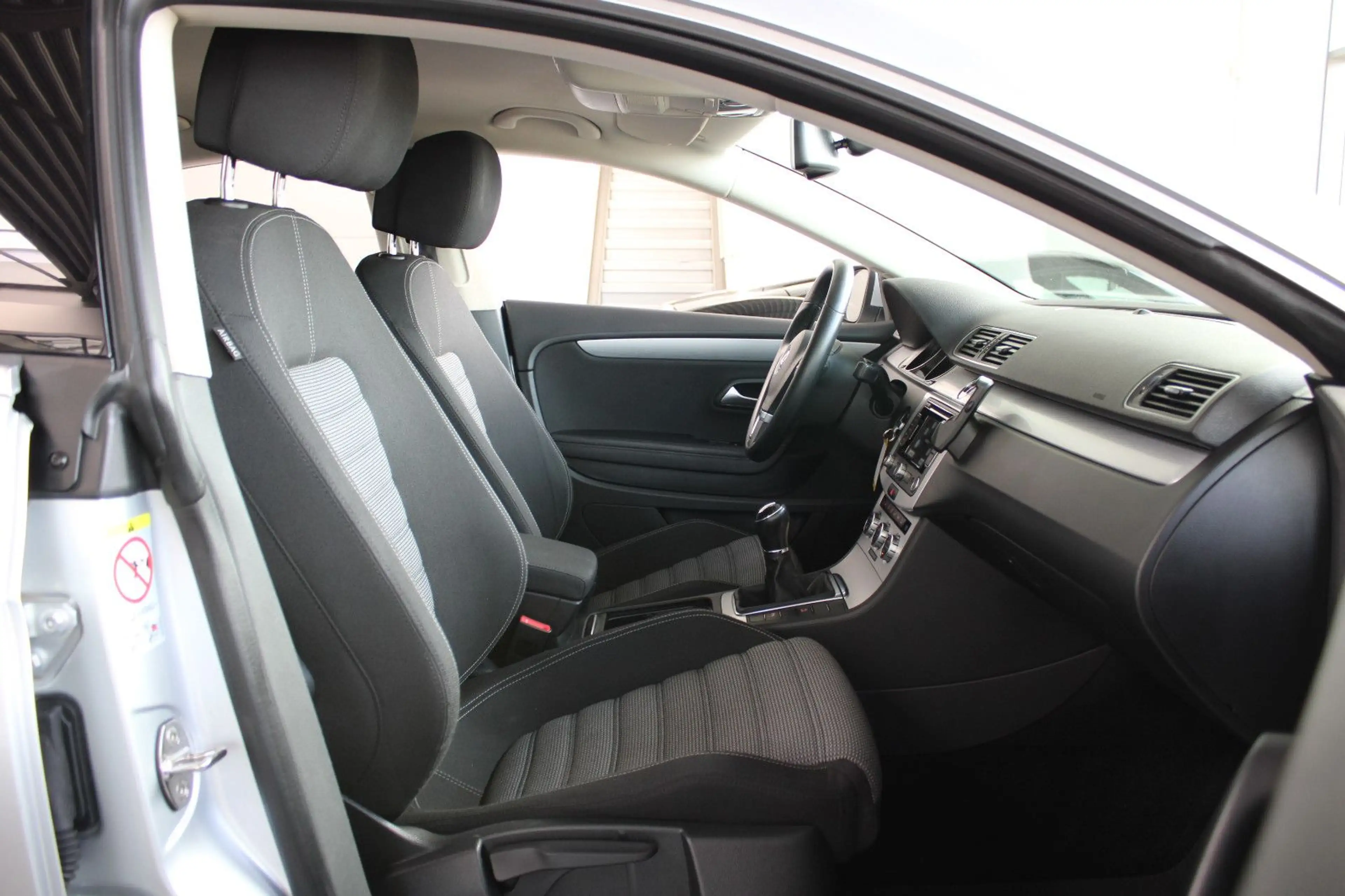 Volkswagen CC 1.4 TSI BMT Bi-XENON/NAVI/PDC/5-SITZER + 17" — photo 8
