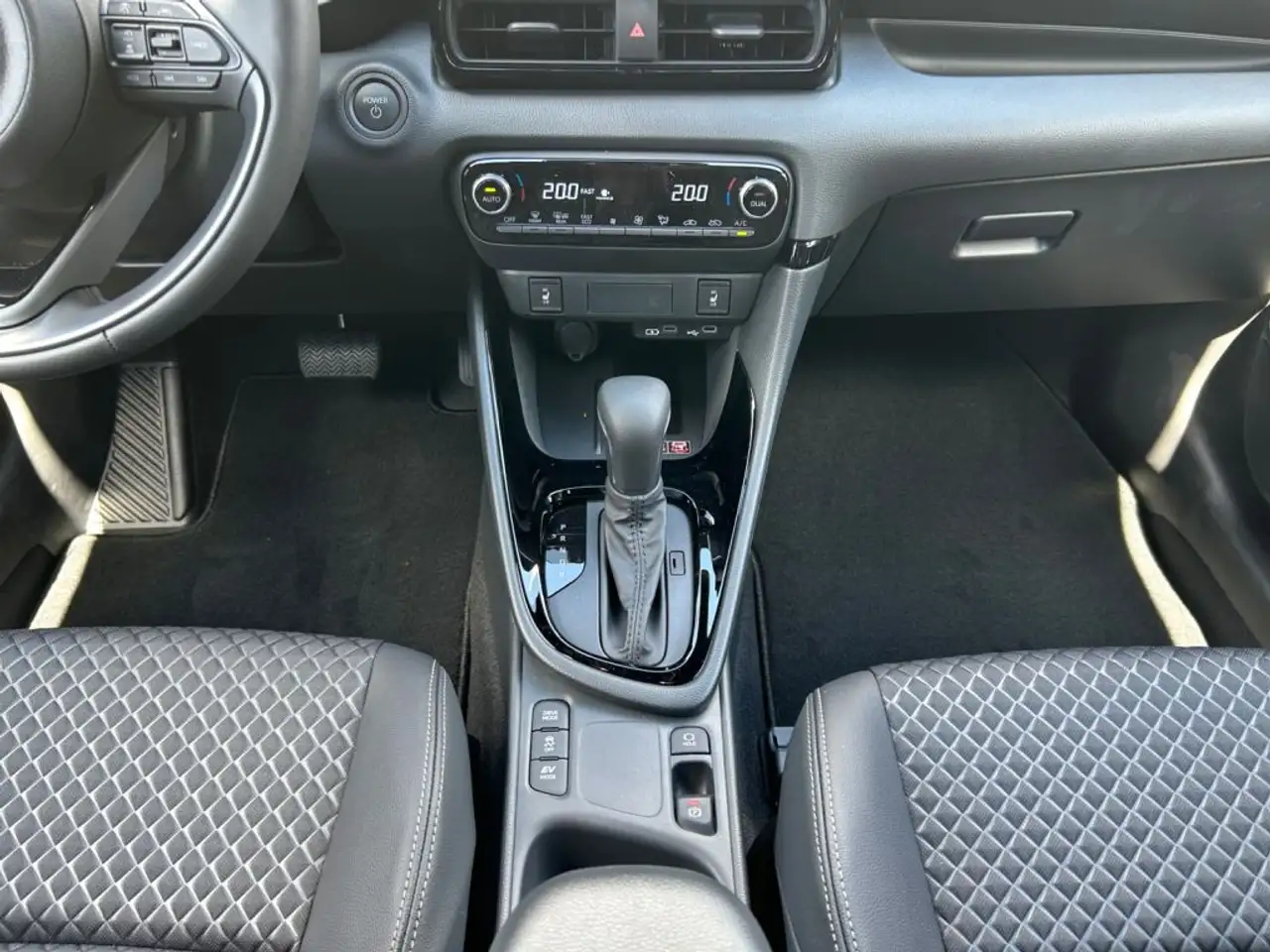 Toyota Yaris 2026 — фото 11